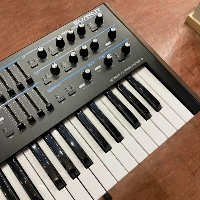 Novation Summit - Polyphonic Synthesiser 8