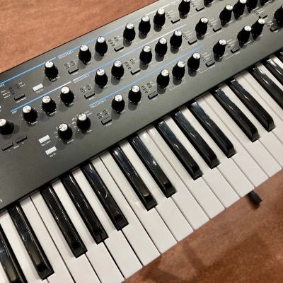 Novation Summit - Polyphonic Synthesiser 6