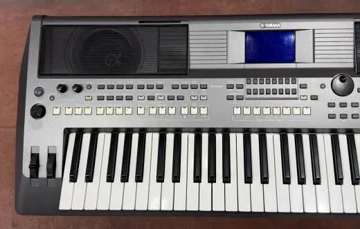 Yamaha - PSRS670 2