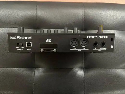 Roland - MC-101 2