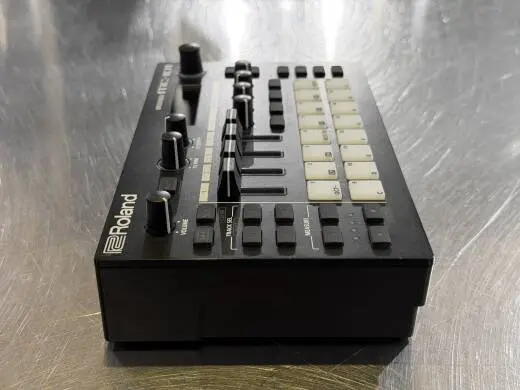 Roland - MC-101 2