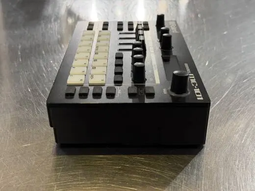 Roland - MC-101 2