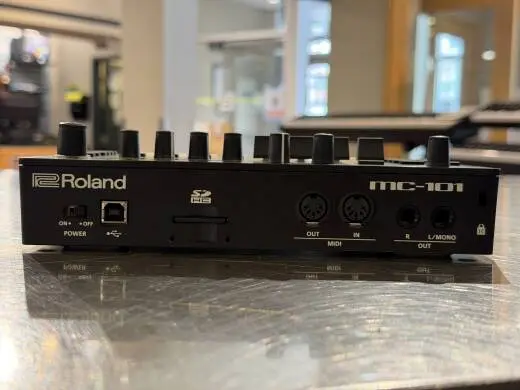 Roland - MC-101 2