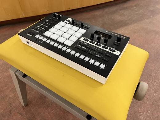 Roland VERSELAB Mv-1 Song Production Studio | Long & McQuade