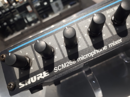 Shure SCM262 Mixer