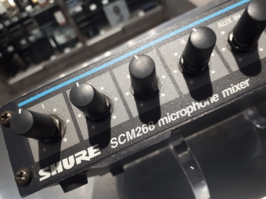 Shure SCM262 Mixer