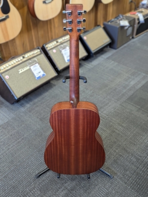 Martin Guitars - 000JR-10 5