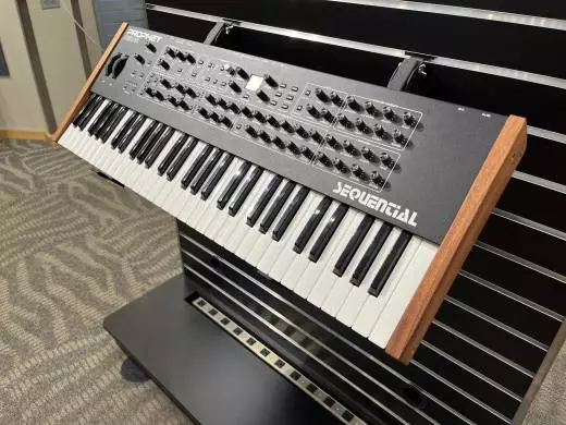 Dave Smith Instruments PROPHET REV2 8 2