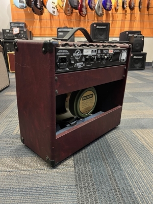 Traynor Custom Valve 15 Watt All Tube 1x12 Combo Wine Red 2