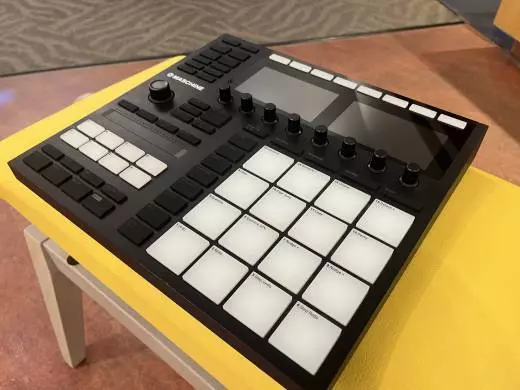 Native Instruments - MASCHINE MK3 2