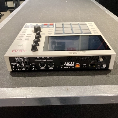 Akai - MPC ONE RETRO 3