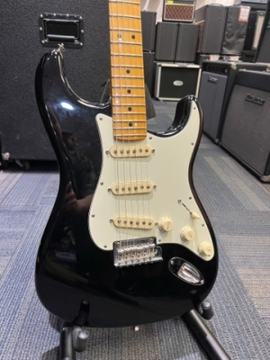 Fender American Professional II Stratocaster Maple Fingerboard Black 2