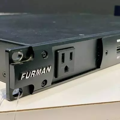Furman P-1800 AR