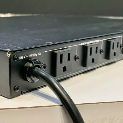 Furman P-1800 AR 2