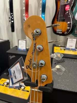 Fender Pawn Shop Series Reverse Jaguar Bass Candy Apple Red 3