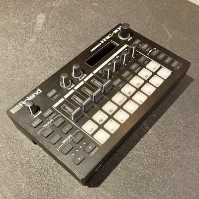 Roland MC-101 2