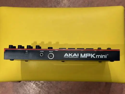 Akai - MPKMINI IV B 2