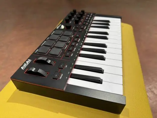 Akai - MPKMINI IV B 2