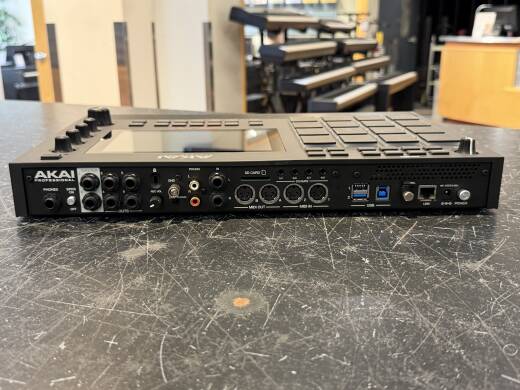Gear Hunter | Akai - MPC LIVE II