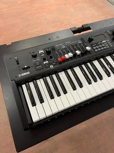 Yamaha - YC61 2