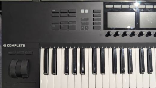 Native Instruments Komplete Kontrol S49 49-Key Controller (2nd Gen