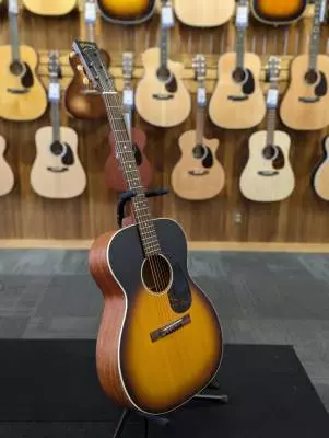 17 Series 000 Acoustic Guitar with Gigbag - Whiskey Sunset 2