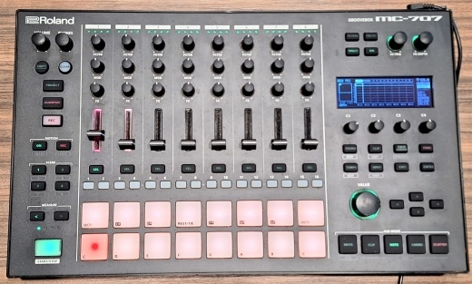 Roland - MC-707