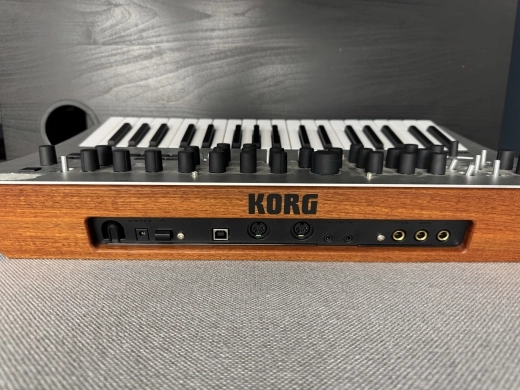 Korg - MINILOGUE 2