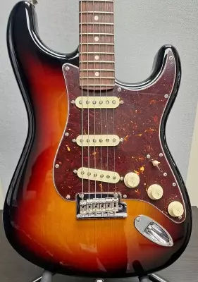 Fender - American Professional II Stratocaster, Rosewood Fingerboard - 3-Colour Sunburst 2