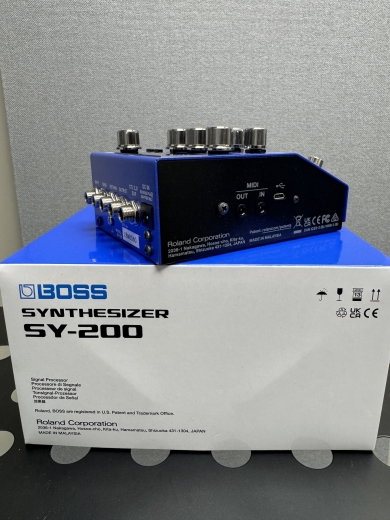 BOSS SY-200 Guitar Synthesizer | Long & McQuade BOSS SY-200 Guitar Synthesizer | Long & McQuade