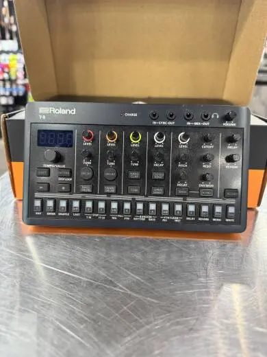 Roland - T-8