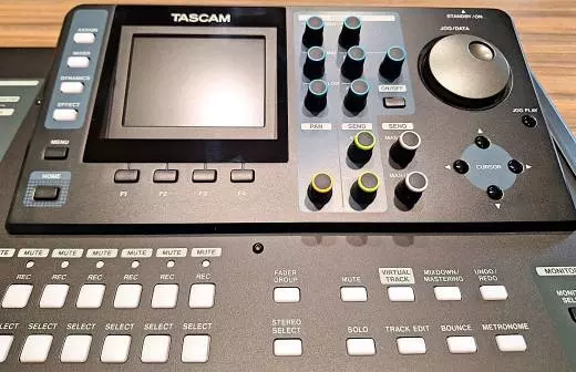 Tascam - DP-32SD - 32-TRACK DIGITAL PORTASTUDIO 2