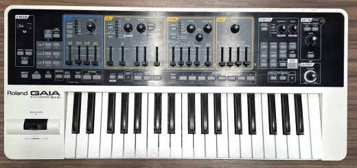 Roland - GAIA  64 VOICE 3 OCTAVE/3 OSC/SYNTH