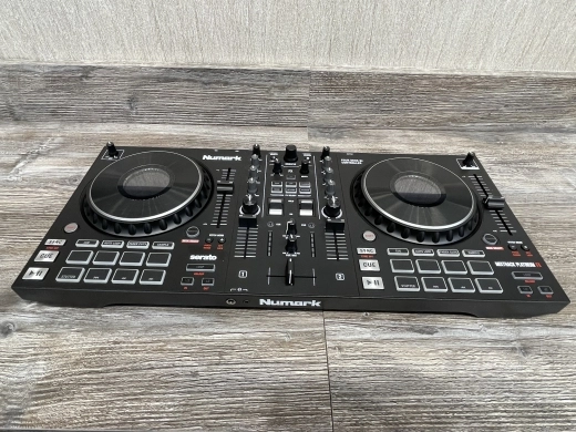 Numark - Mixtrack Platinum FX