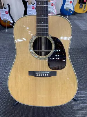 Martin D-28 Spruce/Rosewood Acoustic Guitar 2