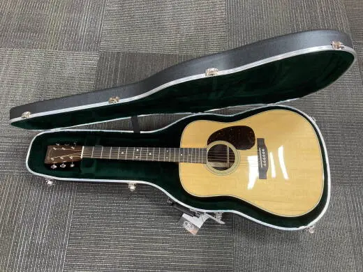 Martin D-28 Spruce/Rosewood Acoustic Guitar 2