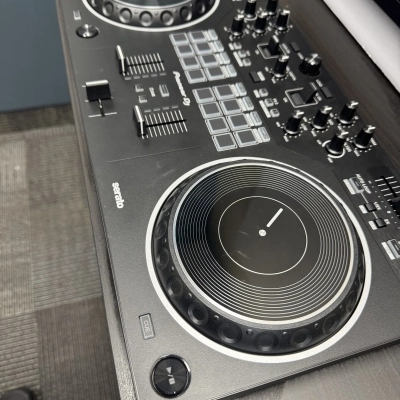 Pioneer DJ - DDJ-REV1 2