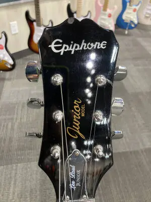 Epiphone Les Paul Junior Starter Guitar 2