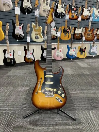 Fender Limited Edition Suona Stratocaster Thinline