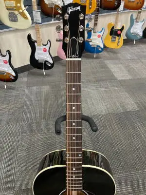 Gibson Acoustic J-45 Standard 2