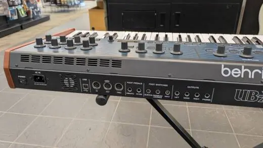 Behringer - UB-XA 2