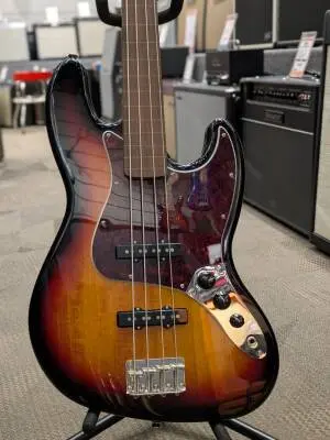 Squier - 037-4531-500 2