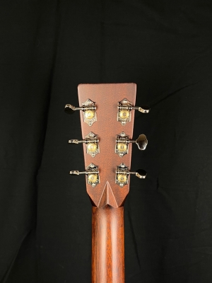 Martin Guitars - D-28 4