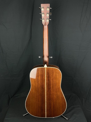 Martin Guitars - D-28 3