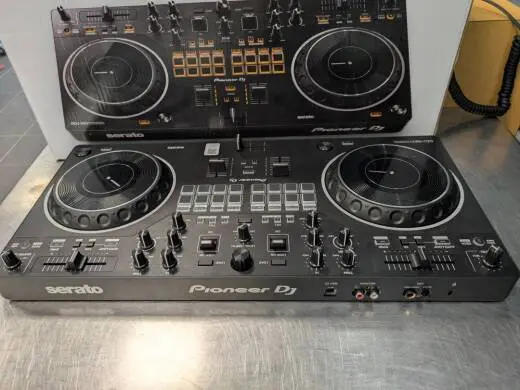 Pioneer DJ - DDJ-REV1 2