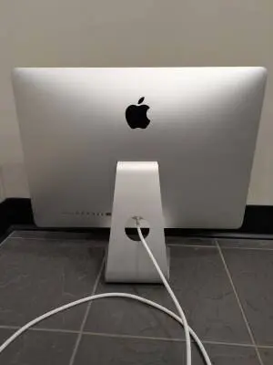 21.5-inch 2017 iMac 2