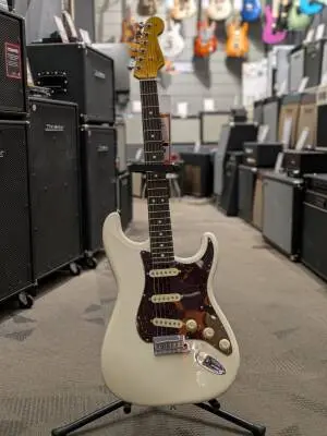 American Professional II Stratocaster, Rosewood Fingerboard - Olympic White