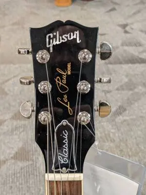 Gibson Les Paul Classic - Ebony 2