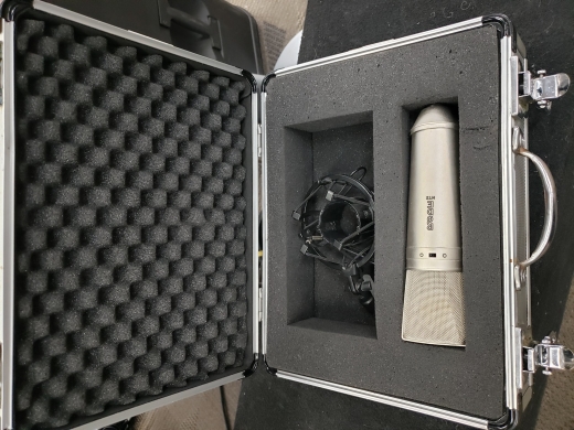 Gear Hunter | RODE NT2 Condenser Microphone