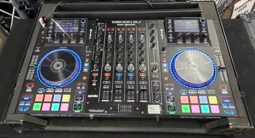 Denon MCX8000 DJ Controller / Media Player + ProX Road Case